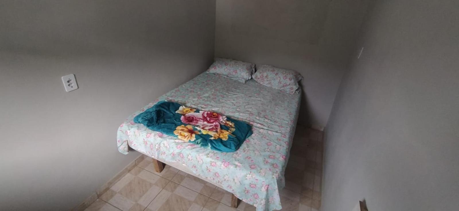 Casa De E Cachoeira Em *